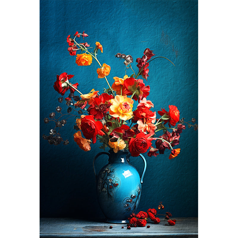 Blumen in türkisfarbener Vase