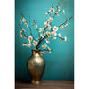Vaas met witte bloemen