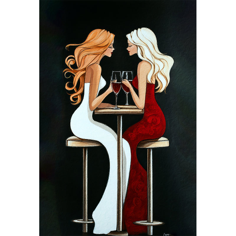 Zwei Frauen, die Wein trinken