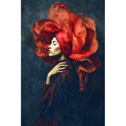 Frau mit rosa Blume