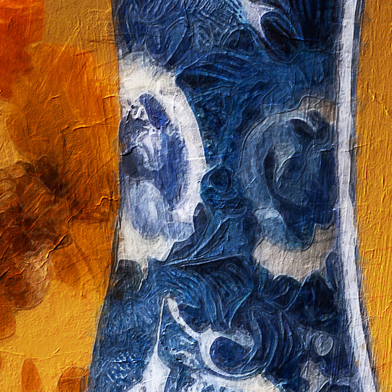 Vase mit orangen Blumen