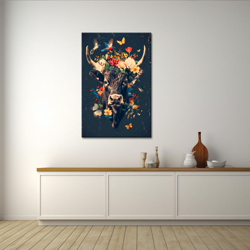Koe met bloemen