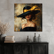 Frau mit Hut - Gold