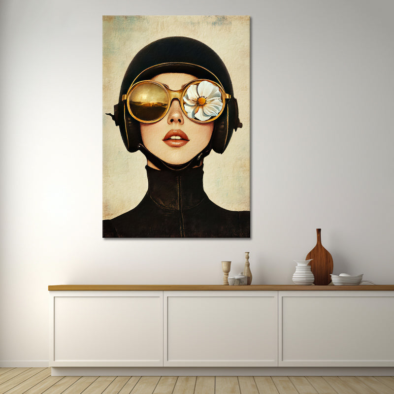 Frau mit Helm