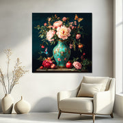 Türkisfarbene Vase mit Blumen