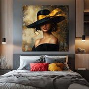 Frau mit Hut - Gold