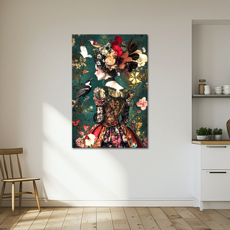Vrouw in een jurk met bloemen en vogels