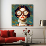 Vrouw met vintage klok