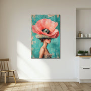Frau mit einer großen Blume