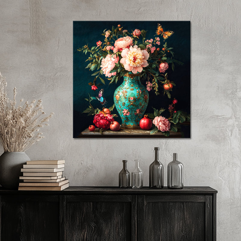 Türkisfarbene Vase mit Blumen