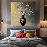 Art Vase mit Blumen