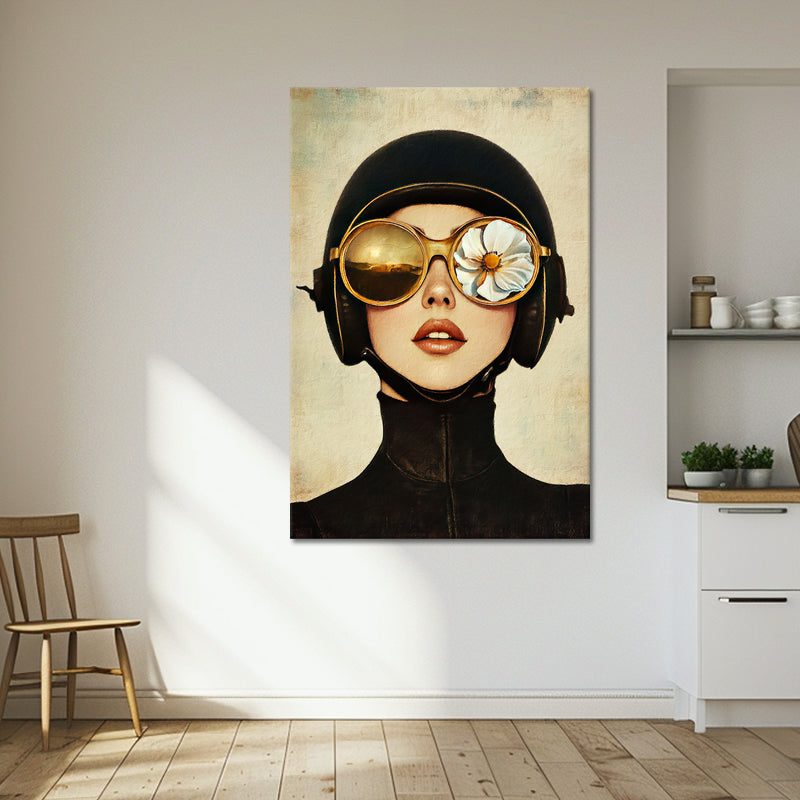 Frau mit Helm