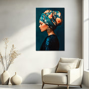 Eine Frau mit einem Turban mit Blumen