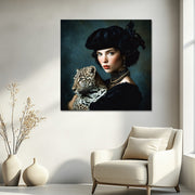 Portret van vrouw met luipaard