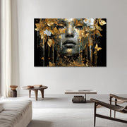 Vrouw met gouden vlinders