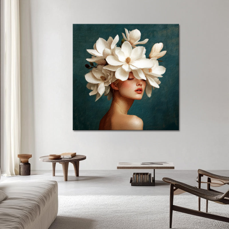 Frau mit weißen Magnolienblüten