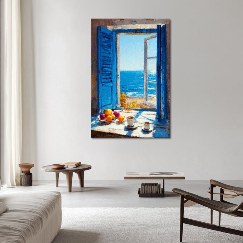 Raam met blauwe luiken