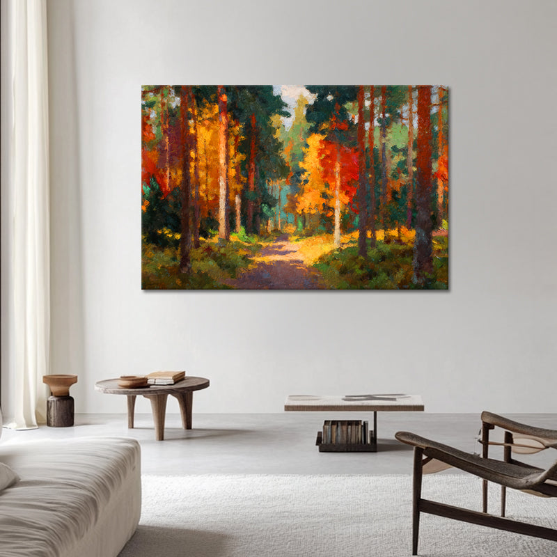 Wald mit hohen Bäumen