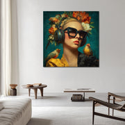 Frau mit Sonnenbrille und Kopfhörern
