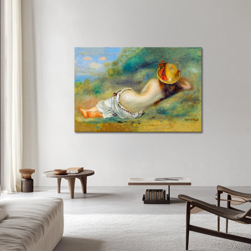 De Paille Or Femme Couchée Sur L’herbe - August Renoir