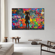 Mädchen vor Wand-Graffiti