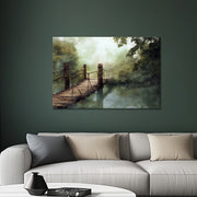 Stille Brücke über Wasser
