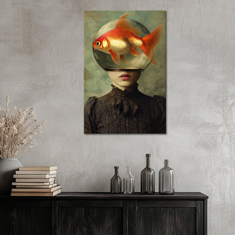Surrealistische Frau mit Goldfisch