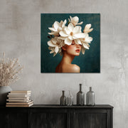 Frau mit weißen Magnolienblüten