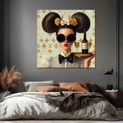 Modische Frau im Louis-Vuitton-Stil II