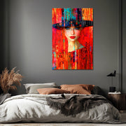 Vrouw met hoed in rood