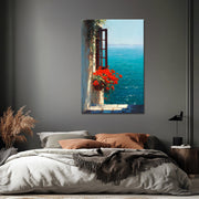 Bloemen bij Raam aan Zee