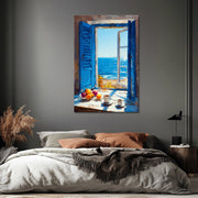 Raam met blauwe luiken