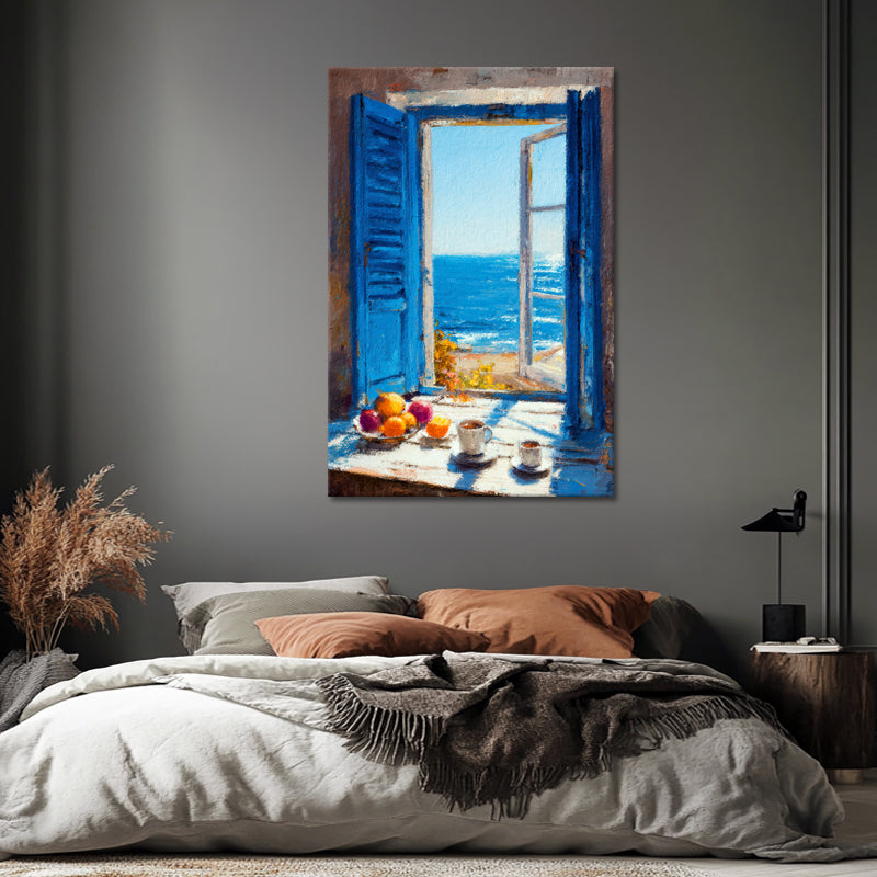 Raam met blauwe luiken
