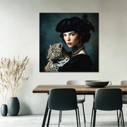 Portret van vrouw met luipaard