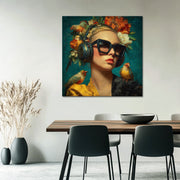 Frau mit Sonnenbrille und Kopfhörern