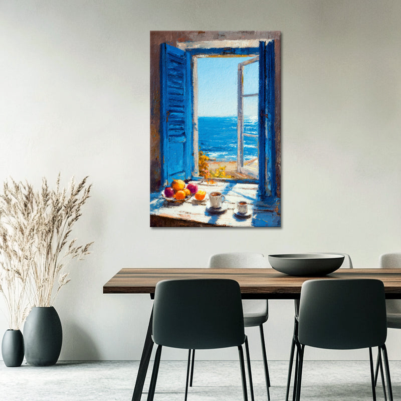 Raam met blauwe luiken