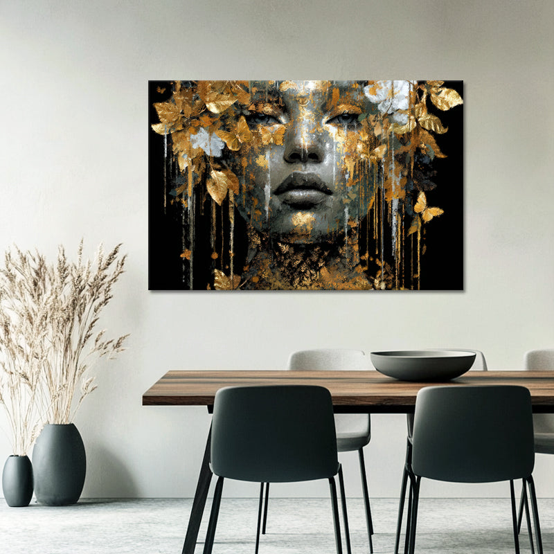 Vrouw met gouden vlinders