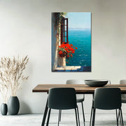 Bloemen bij Raam aan Zee