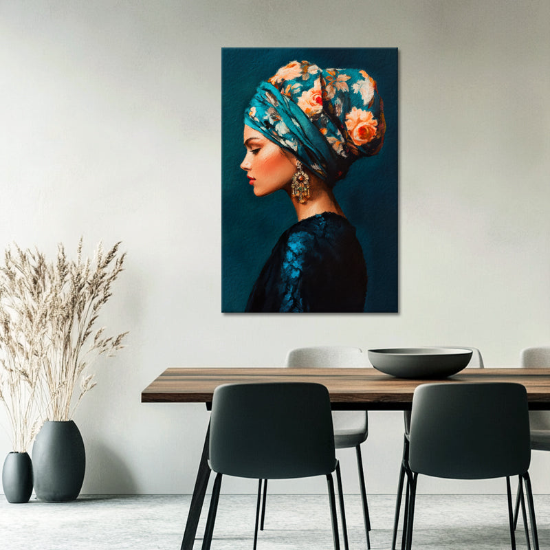 Eine Frau mit einem Turban mit Blumen
