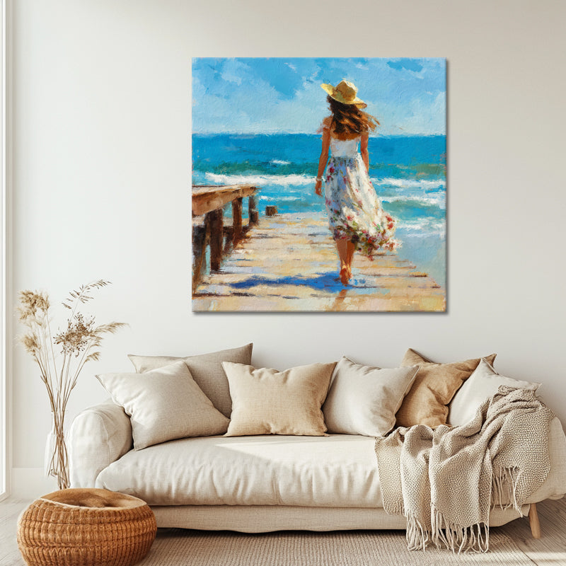Frau im weißen Kleid am Strand