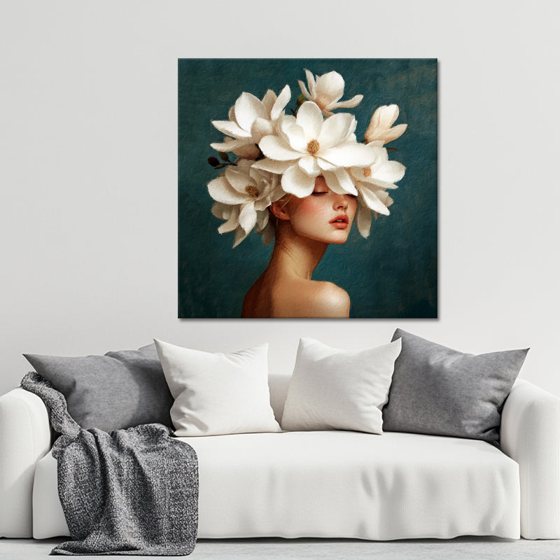 Frau mit weißen Magnolienblüten