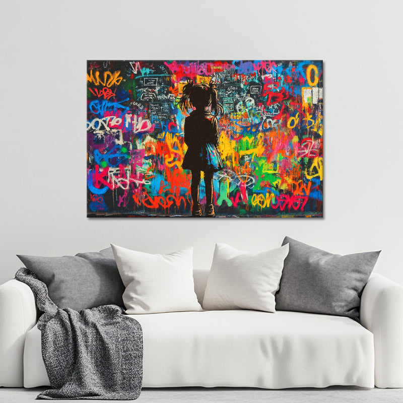 Mädchen vor Wand-Graffiti